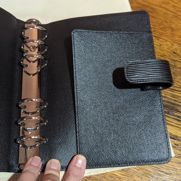 Louis Vuitton Agenda. - Picture 4 of 10